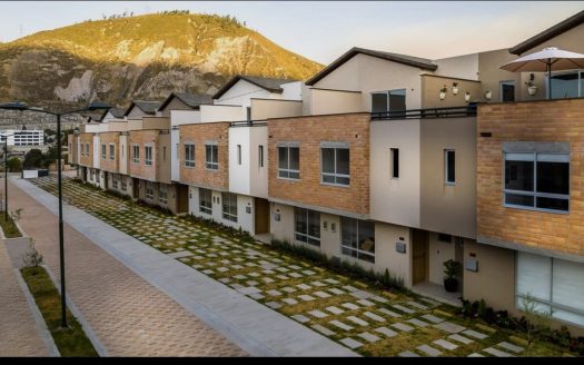 VENDO CASA MODERNA POR ESTRENAR EN POMASQUI | CONJUNTO CON PISCINA Y CANCHAS