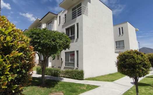 CASA EN VENTA EN POMASQUÍ – CONJUNTO PORTÓN DE MÁLAGA II