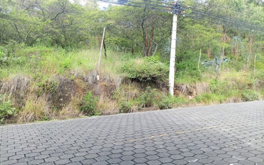 Venta de Terreno en Nayón amplio para constructores