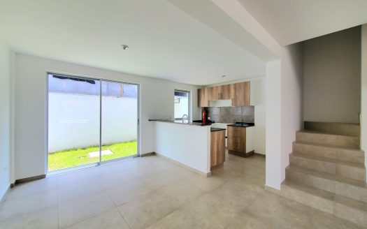 🏡 EN VENTA HERMOSA Y AMPLIA CASA POR ESTRENAR EN SECTOR POMASQUI CERCA DE CEMEXPO