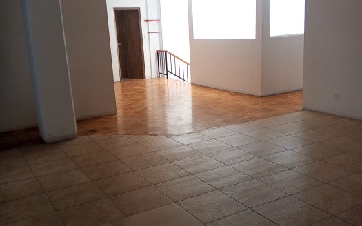 LOCAL COMERCIAL DE ARRIENDO A POCOS PASOS DE LA CALLE REPÚBLICA DEL SALVADOR