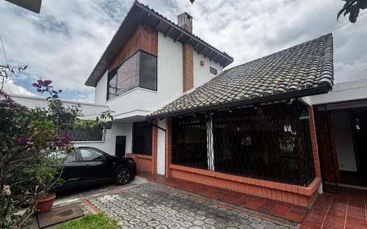 CASA RENTERA PARA OFICINAS EN QUITO SECTOR EL CONDADO CERCA CONDADO SHOPPING