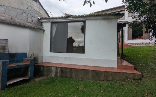 RENTA SUITE CON JARDIN EN CUMBAYA DENTRO DE URBANIZACION 24/7