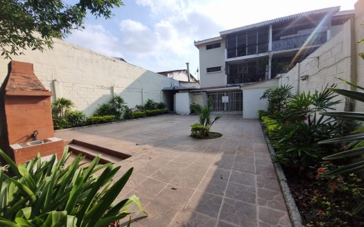 VENTA DE OPORTUNIDAD EN URDESA NORTE – APARTAMENTO PLANTA BAJA CON PATIO